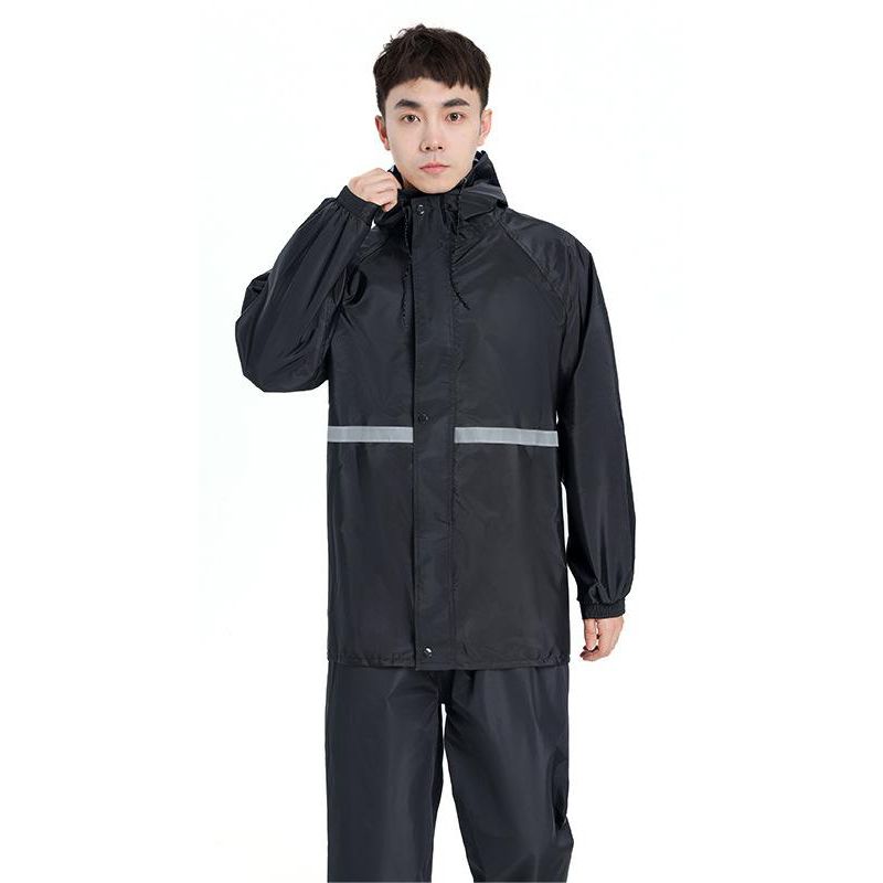 Abrigo con capucha y pantalón  - Motorcycle Gear Mens reseña y precio